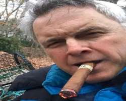 Mark Moses smoking